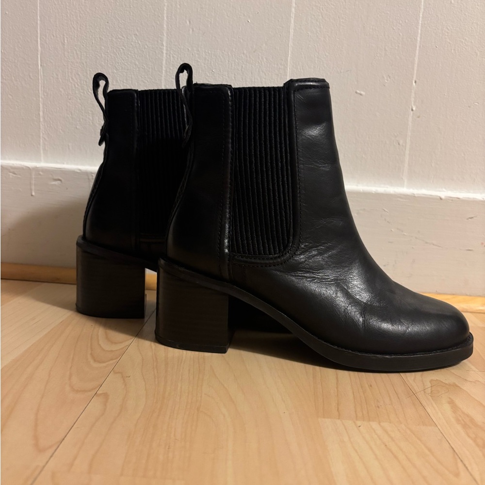 Clarks Chamberly Top Chelsea Boot Black 6.5 like new